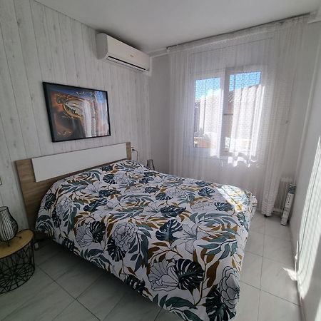 Lovely One Bedroom With Balcony Roses Exterior photo