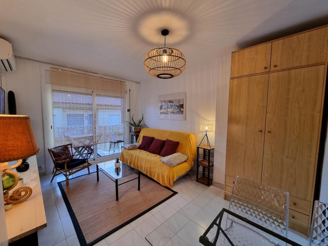 Lovely One Bedroom With Balcony Roses Exterior photo