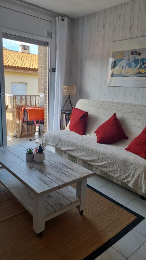 Lovely One Bedroom With Balcony Roses Exterior photo